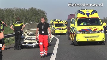 Drie gewonden na botsing Oldtimer met personenauto op A28 bij Veeningen