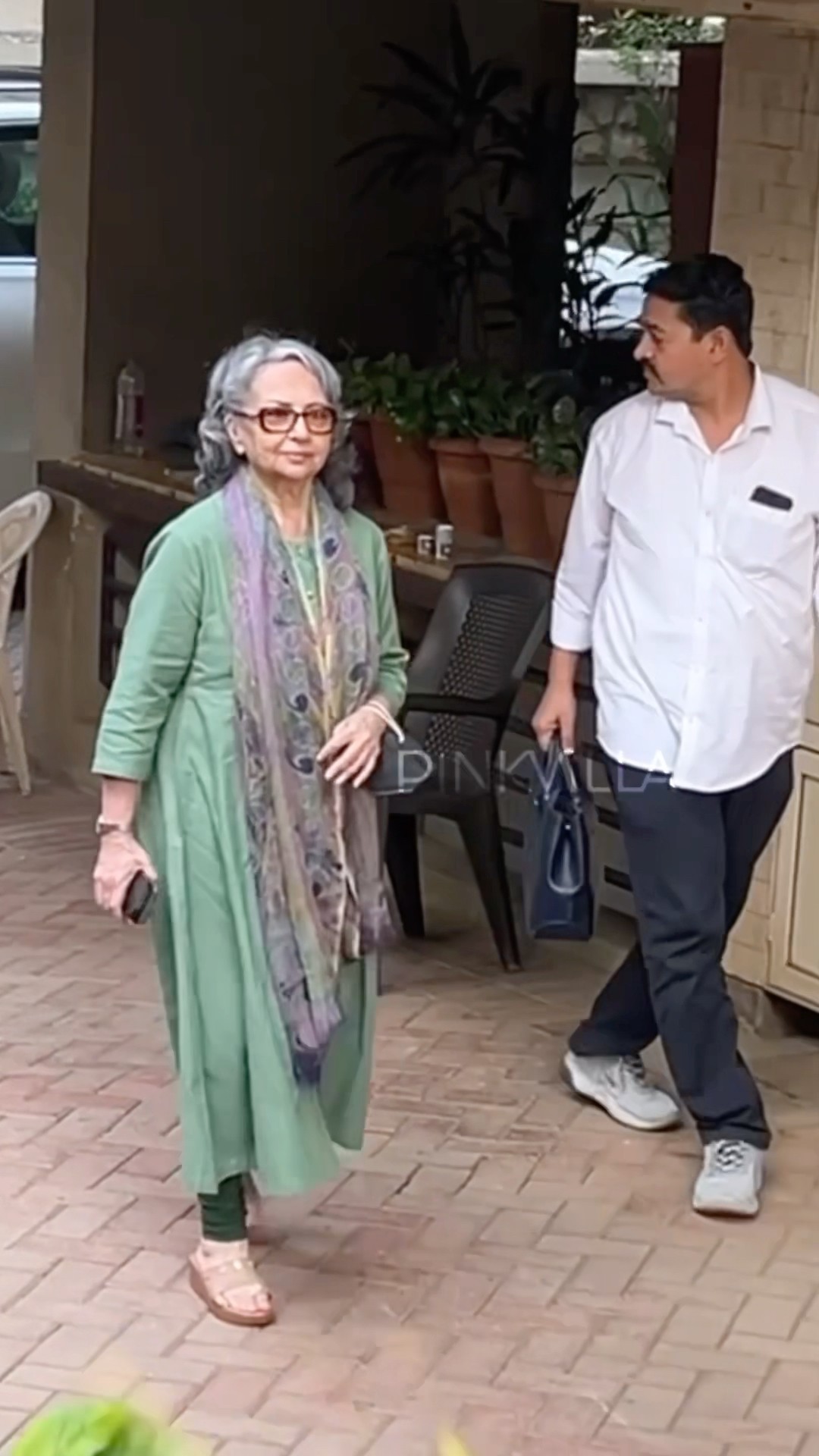 Sharmila Tagore Arrives At Son Saif Ali Khan’s Home To Meet Him? #shorts #bollywood #motherhood