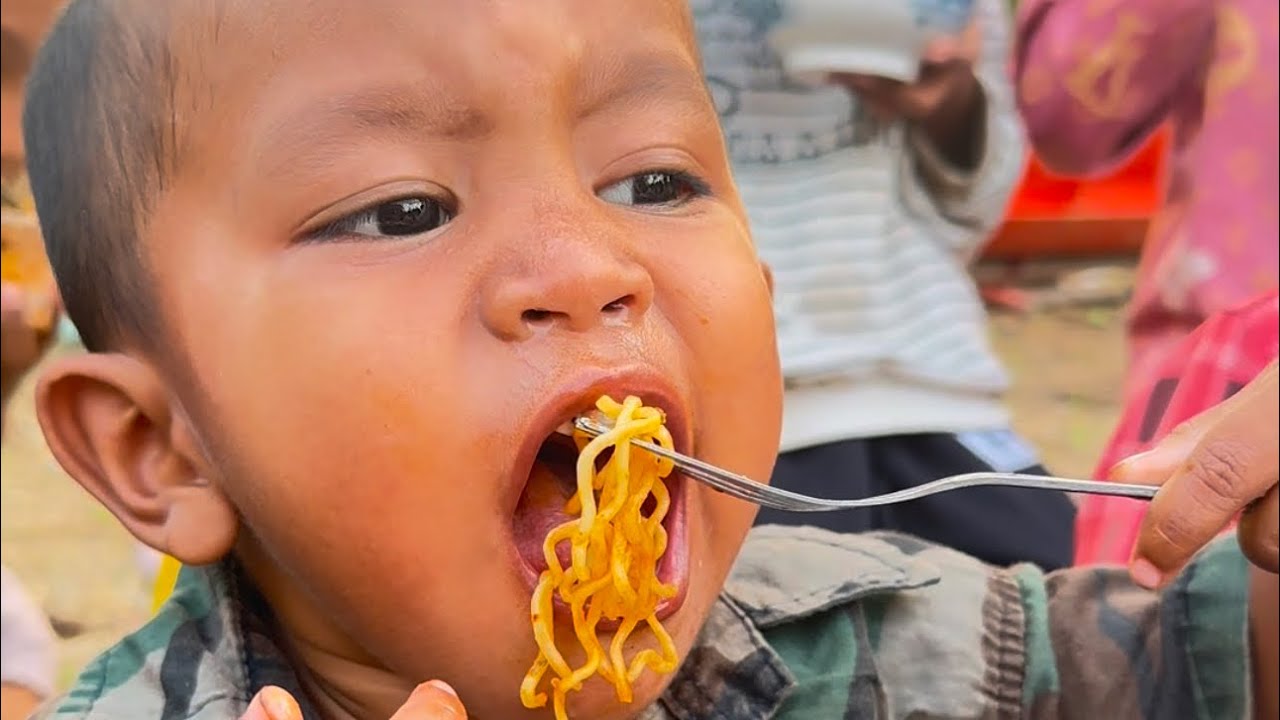 ធ្វេីមីគោកឲ្យកូនៗញាំម្តង❤️️