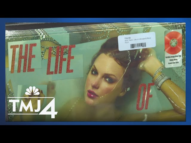 ミュージシャン taylor swift talks about her new album Taylor Swift reveals release date, album cover for 'The Life