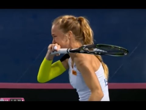 Tennis Player Can't stop laughing at the opposite player mistake