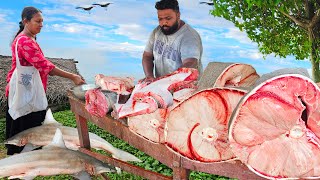 Amazing!! Island Fishermen's Hard Day In Life Of Beautiful Village Fishmarket