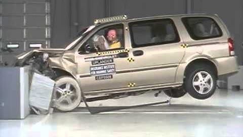 Voiture Crash Test 2005 Chevrolet Uplander moderate overlap test