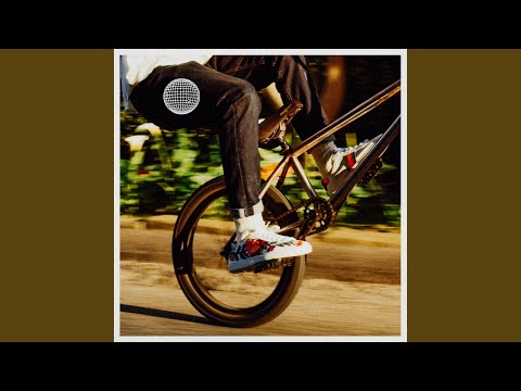 YouTube에서 Biking (Solo) 보기