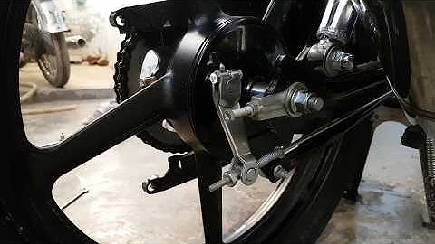 Yamaha YBR 125 - Adjusting Chain Tension