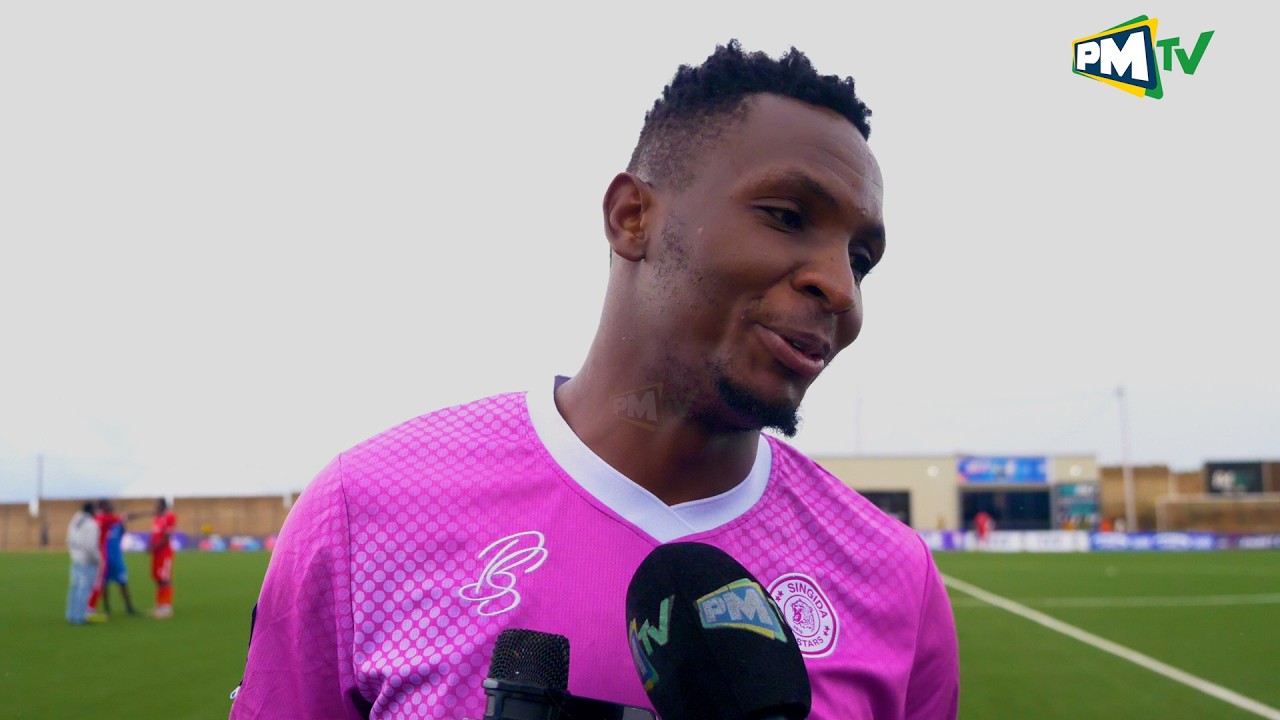 METACHA MNATA AWAKARIBISHA YANGA KWENYE UWANJA WA AIRTEL BAADA YA KUWA MCHEZAJI BORA WA MECHI