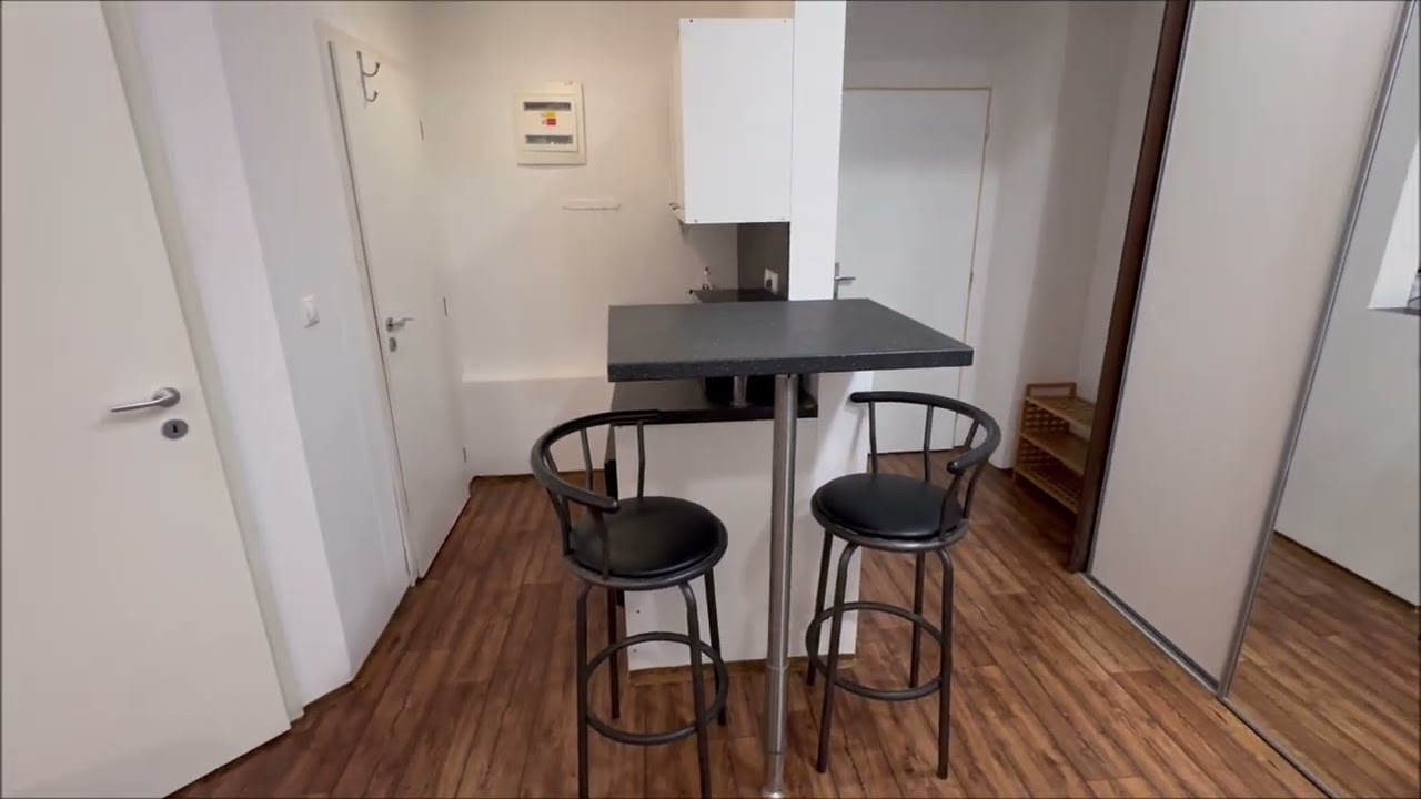 PREDÁME  čiastočne zrekonštruovanú garsónku v centre mesta  Bratislava – Staré Mesto (26 m2)