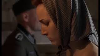 Leelee Sobieski gets her kit off