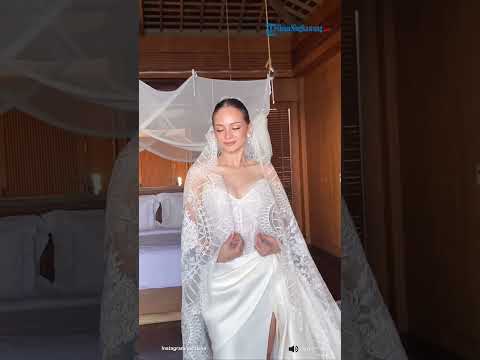 Potret Resepsi Pernikahan Enzy Storia Dan Molen Kasetra di Bali, Baju Pengantin Sukses Bikin Salfok