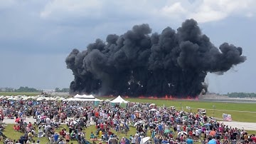 F-22 Raptor with Wall of Fire - Dayton Air Show 7/23/23