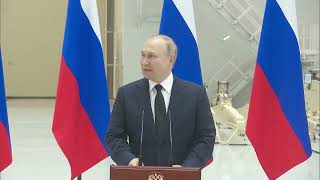 Владимир Путин вручил государственные награды космонавтам Роскосмоса