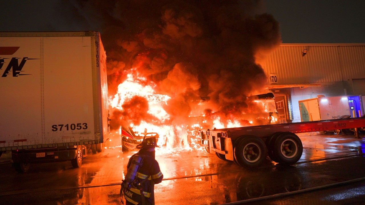 Early Arrival FULLY INVOLVED 3 Electric Tractor Trailers on Fire – Newark, New Jersey – 2/19/26