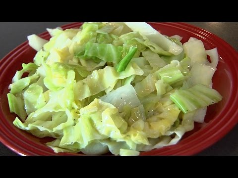 Video: How To Stew Cabbage In A Pan