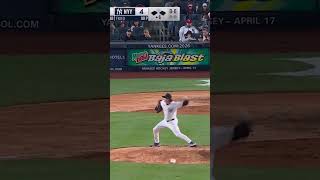 Max Fried with the nasty pick off move for the Yankees! ⚾😱