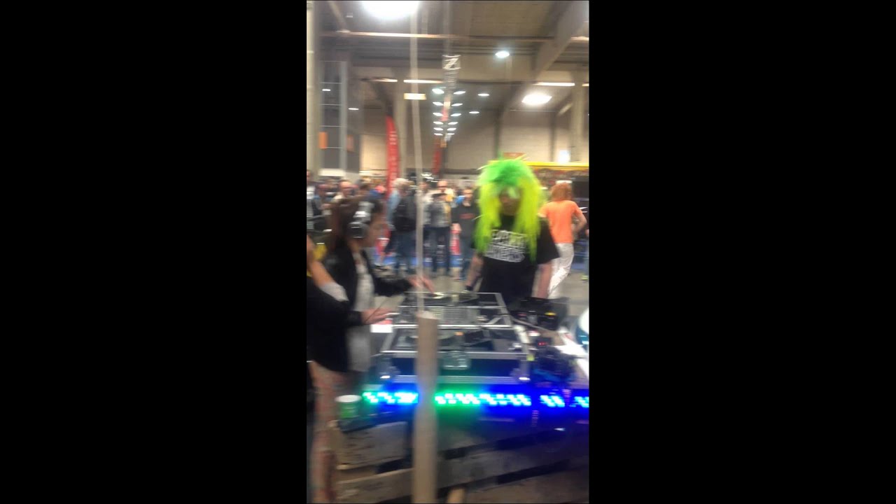 Obejrzyj DJ Isis Cloudt (Carshow in Denmark) w YouTube Obejrzyj DJ Isis Cloudt (Carshow in Denmark) w YouTube
