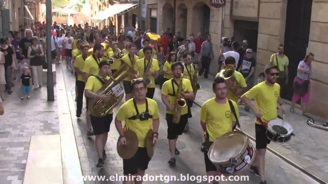 Cercavila 5 anys de la Xaranga Tocabemolls (Festa Groga)