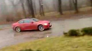 Detalii și comentarii pe http://www.buhnici.ro/?p=59 Am scos la mancat asfalt primul BMW M3 adus in Romania pentru test-drive. In conditii de iarna bucuresteana am prins 240kmh si ne-am jucat dea NFS.