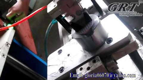 Tufting machine for face brush