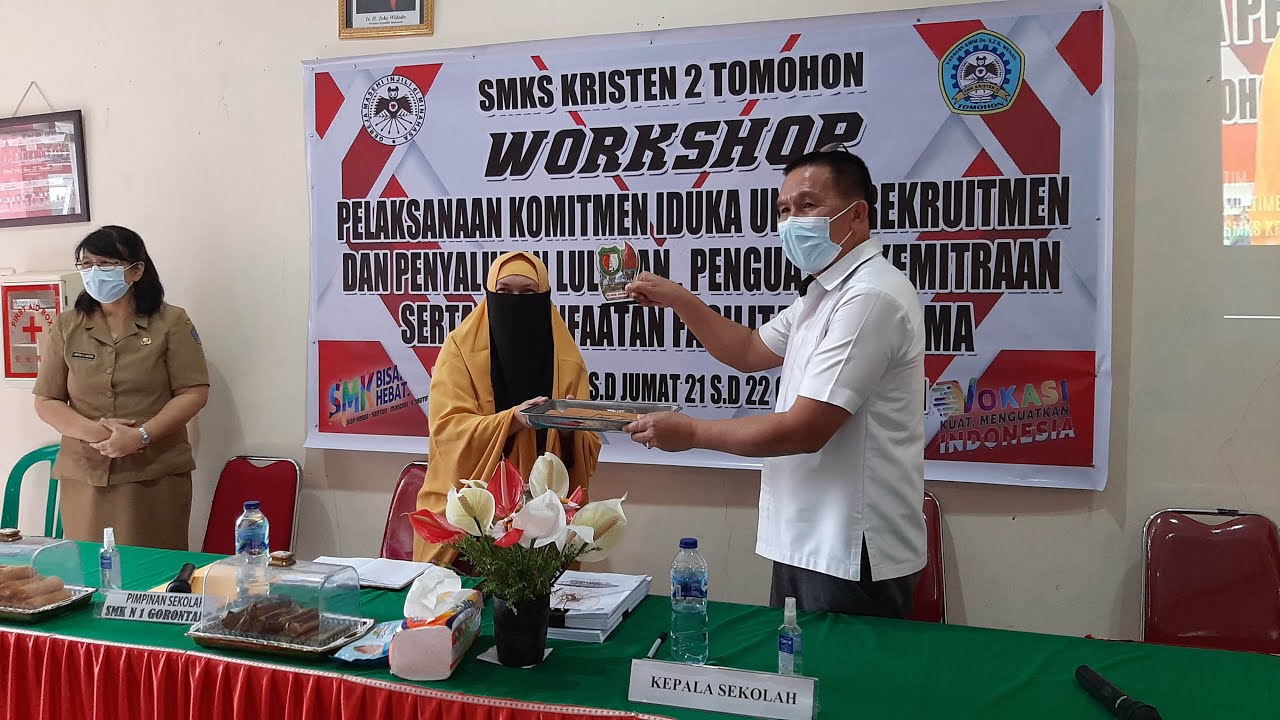 Studi Banding di SMK Kristen 2 Tomohon - YouTube