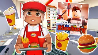 🍔WORKING at the *NEW* BLOX BURGERS!💵| Welcome To Bloxburg