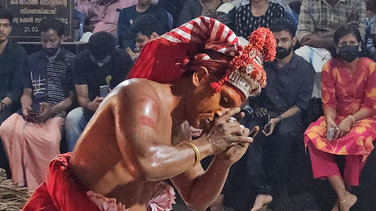 പന്ത്രണ്ട് കരിയാണി കരിങ്കലശം നുകർന്നിട്ടും എടനാവും മീശ കെട്ടിയും നനയാത്ത ദേവൻ  ദൈവം കതിവനനൂർ വീരൻ