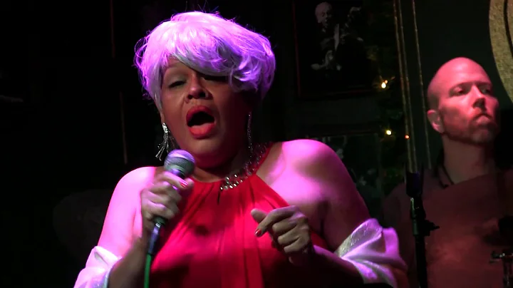Fedett Ladyj Johnson@Divas Christmas Show-"Bill Ba...