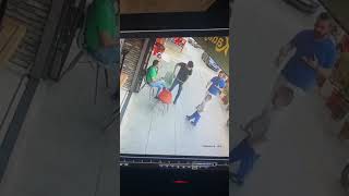 Komik bir düşüş ve arkasından dayak 😂😂