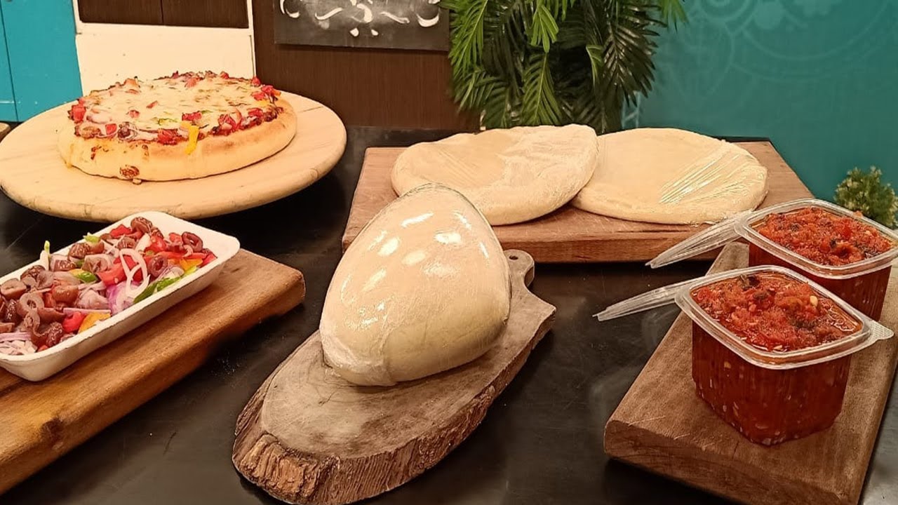 سنة أولي طبخ مع الشيف سارة عبد السلام | حلقة خاصة عن طريقة عمل بيتزا الفريزر