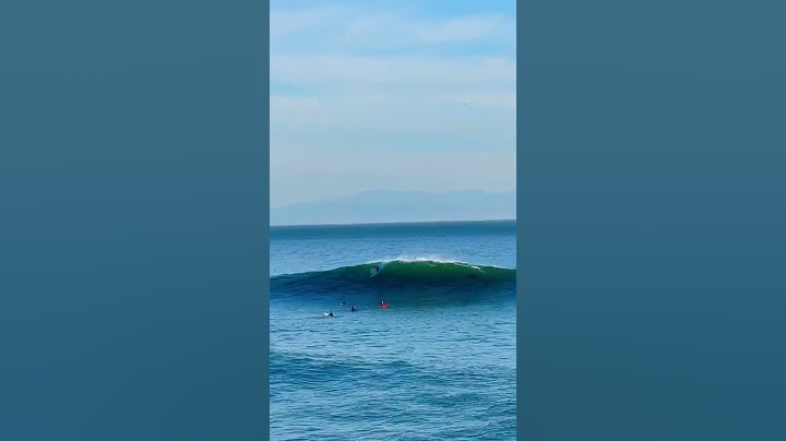Riding big waves in #SantaCruz 🔥 #steamerlane #surfer #surfing #surflife #bigwave #surfingislife