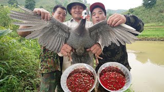 MÓN TIẾT CANH GÀ LẠ | Nhịp Sống Tây Bắc