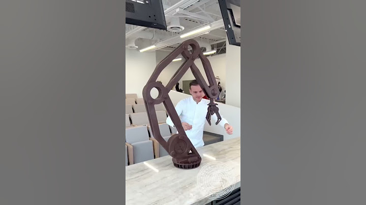Chocolate Robot Arm! 🦾 My new kitchen helper and its fully interactive clamp.