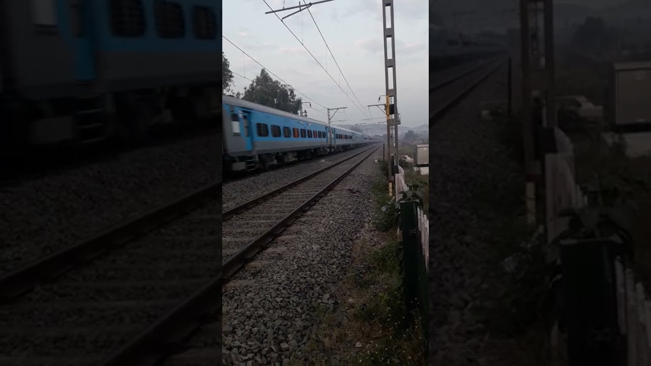 Sinhagad Express | Pune - Mumbai CSMT