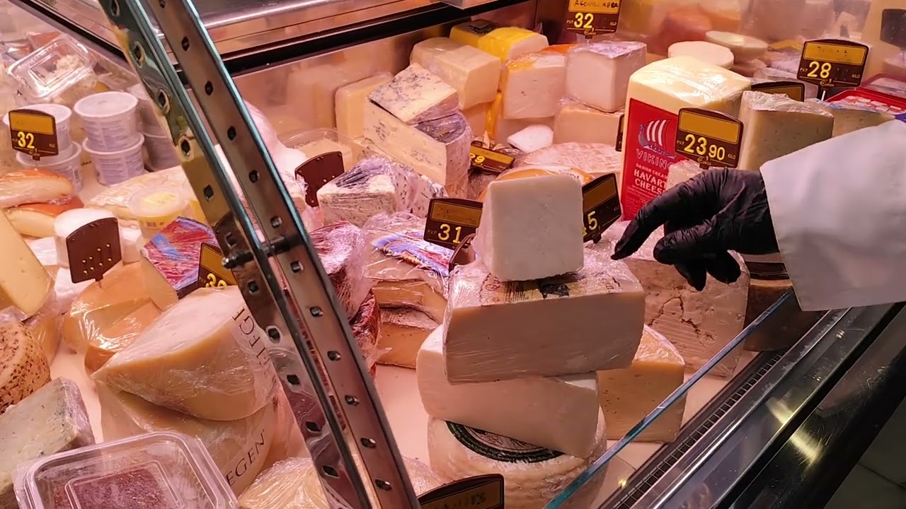 Los mejores quesos de Europa en Cal Ferran, Mercado de Terrassa, Barcelona