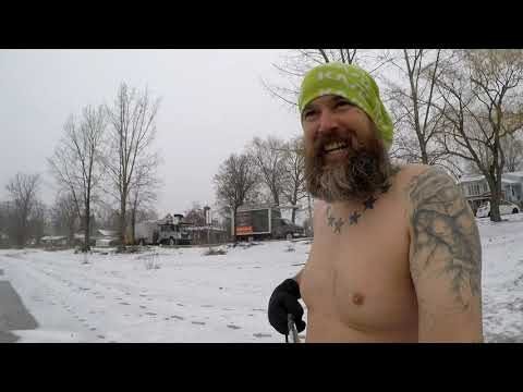 Ice Bathing by Rainny Day - Ice Bath Crew in Laval