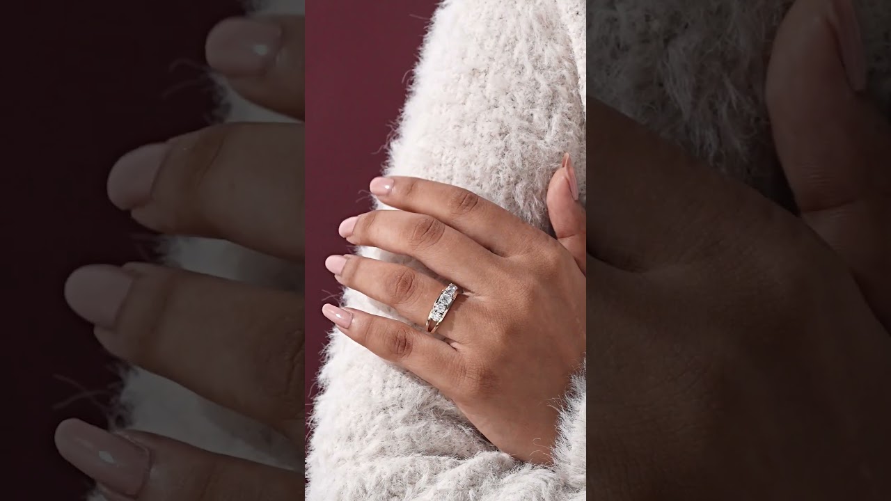 Round Cut Lab Diamond Five Stone Engagement Ring💍❤️