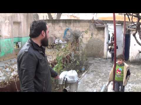 ريف حلب منبج حملة احسان تقوم بتوزيع مدافئ شتوية على المحتاجين