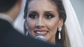 Com vozeirão, noiva canta  em cerimonia de casamento e emociona os convidados