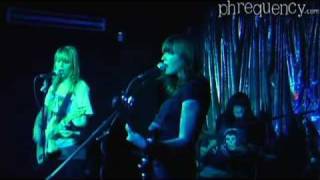 Vivian Girls- &quot;Tell the World&quot;