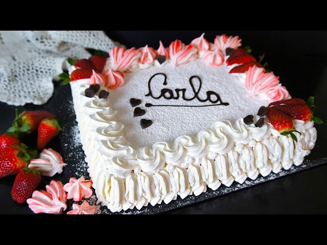 Una torta di compleanno con sopra la scritta buon compleanno