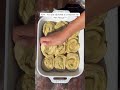 Les cinnamon rolls pistache…c’est légal ça ? 😳🔥Classique ou pistache, on tranche aujourd’hui