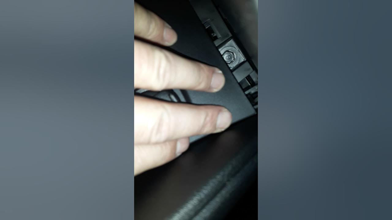 Сенсорный выключатель сам включается