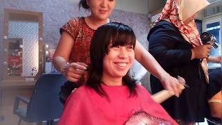 Intip cewe potong rambut di salon