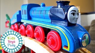 Thomas Ther Train Downhill Toy Train Races Thomas And Friends Wooden Railway Train Crashes
