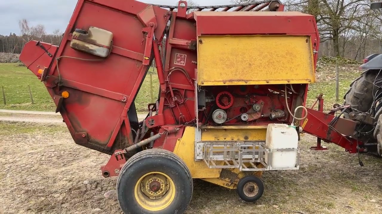 Rundbalspress New Holland 835