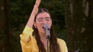 Lorde - Solar Power (GMA Live)