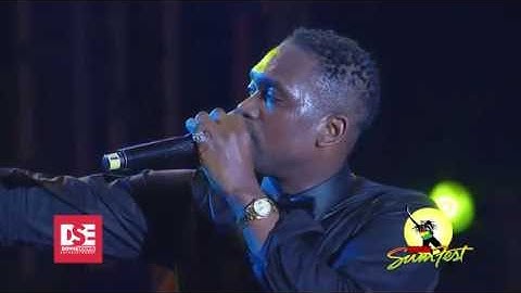 Busy Signal Gets Angry and Throws Mic At Reggae Sumfest 2016