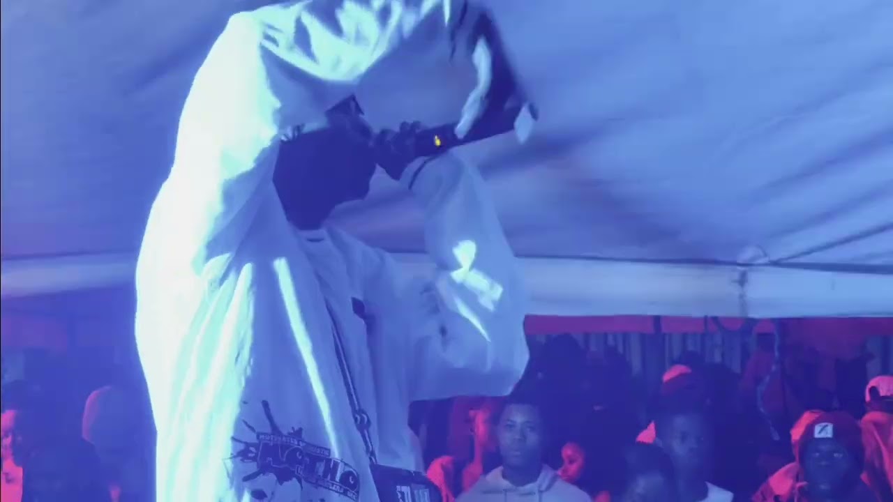 De End Mc on the stage 