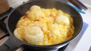 Яичница с куриной грудкой и сыром