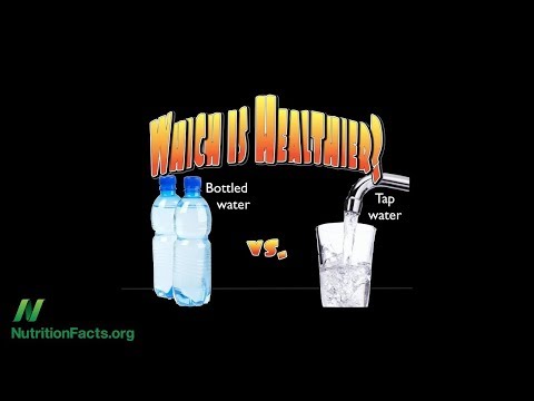 Video: Môžu Tehotné ženy Piť Sýtenú Vodu