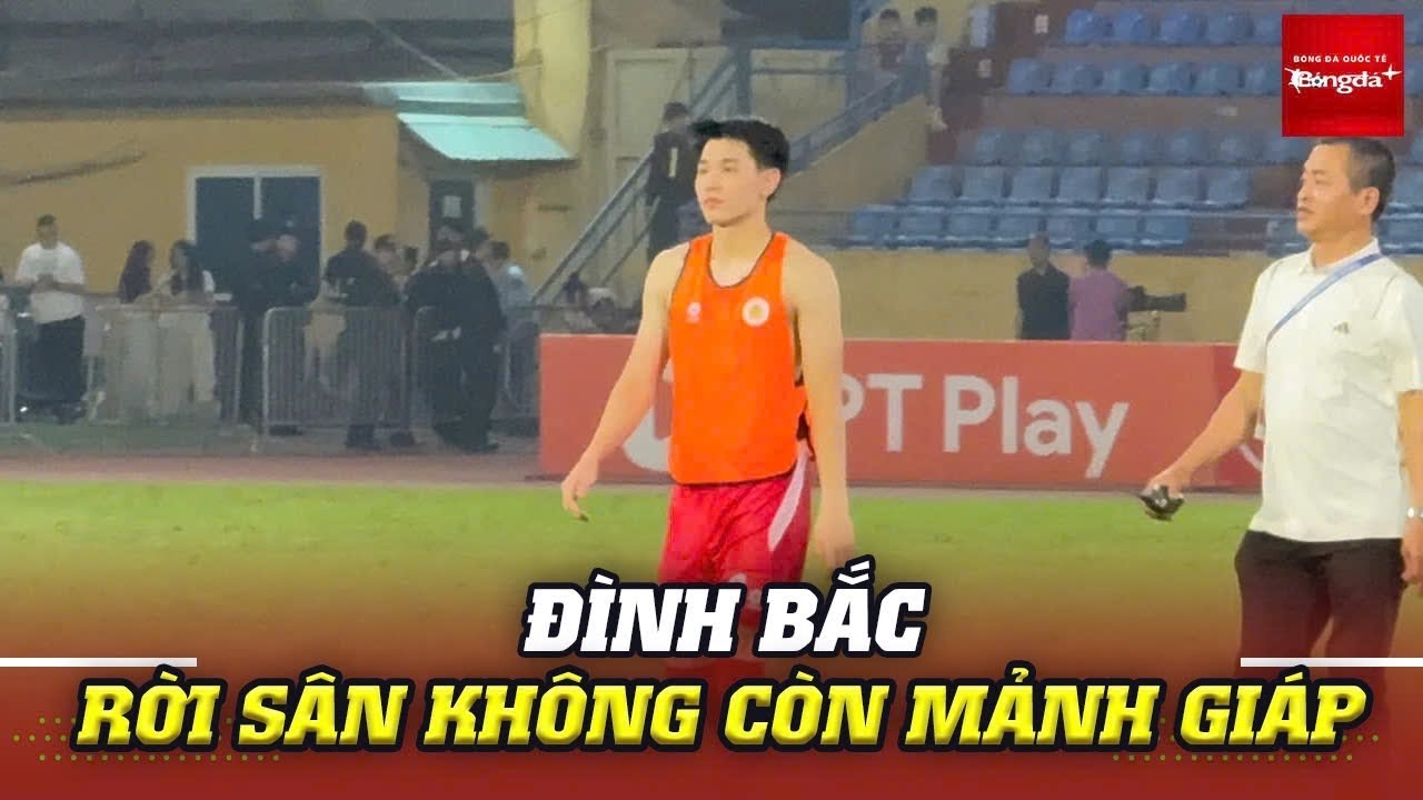 Đình Bắc “không còn mảnh giáp” rời sân, Minh Phúc tặng áo cho fan sau khi giúp CAHN thắng HAGL 3-1